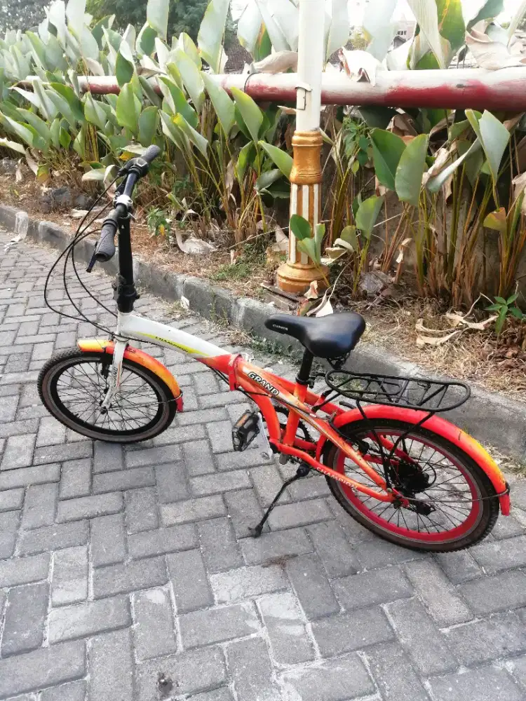 Sepeda lipat grand champion