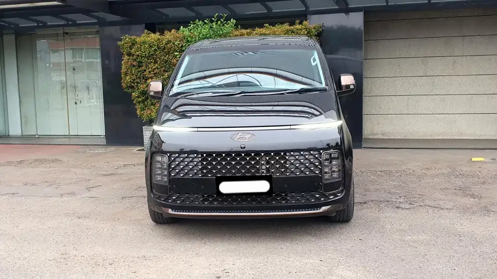 Km 31rb hyundai staria signature 7 seater 2021 hitam