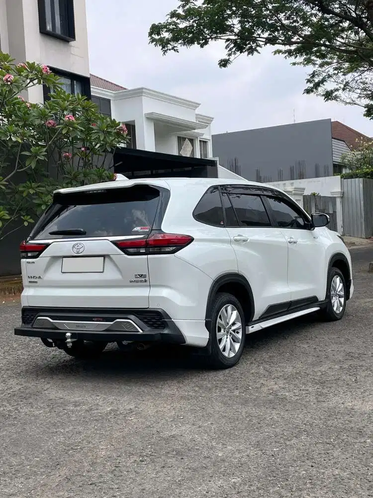 Toyota Innova Zenix V Hybrid Modelista