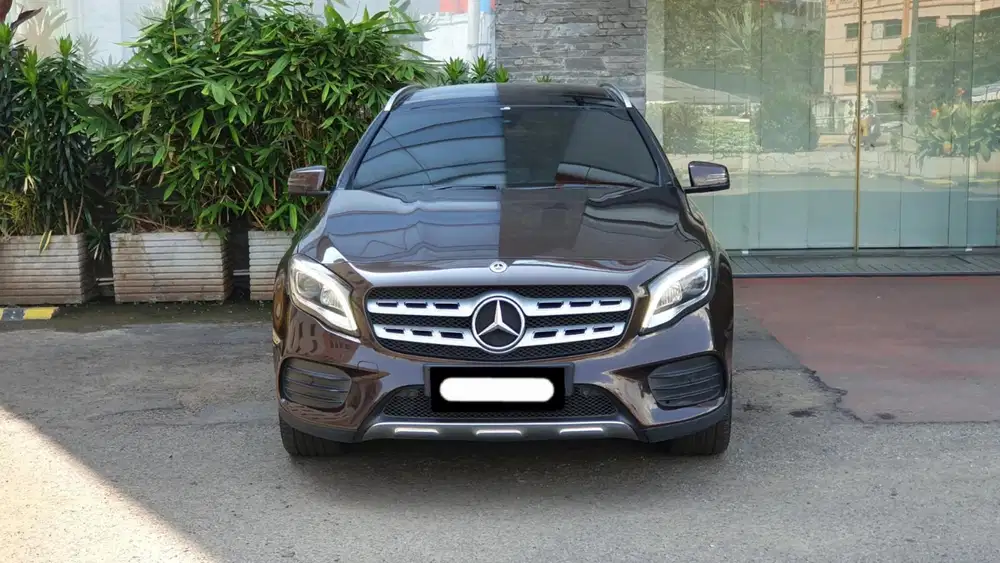 Km 43rb mercedes benz mercy gla200 amg line 2018 pakai 2019 coklat