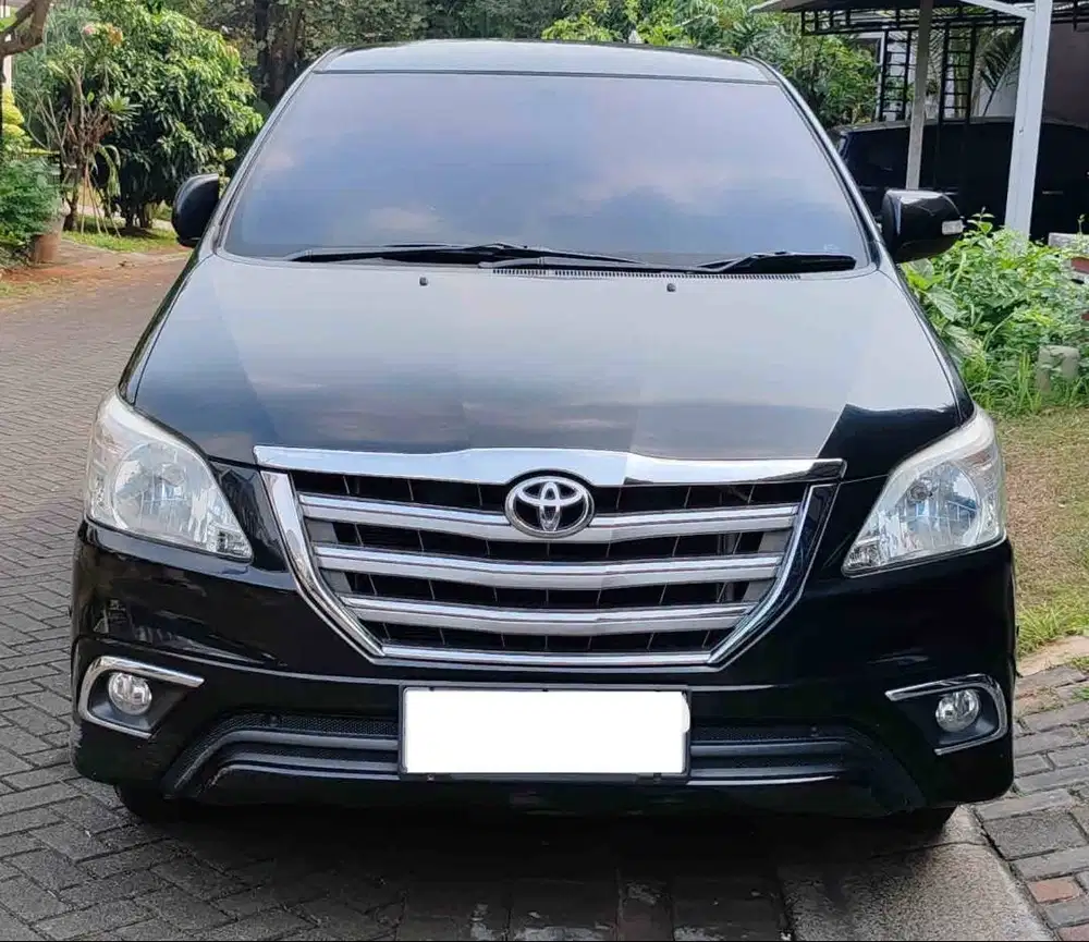 TOYOTA INNOVA 2.0 V LUXURY AT 2014