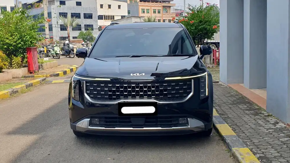 Km 20rb kia grand carnival premier diesel 2024 hitam