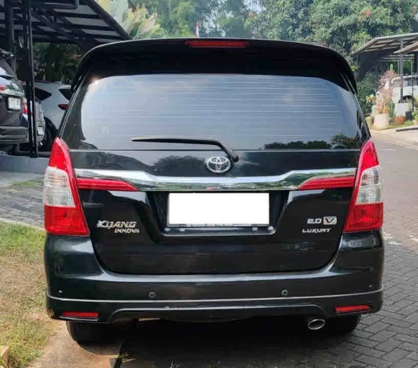 TOYOTA INNOVA 2.0 V LUXURY AT 2014
