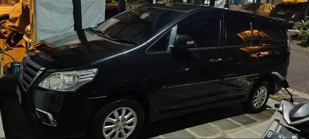 TOYOTA INNOVA 2.0 V LUXURY AT 2014