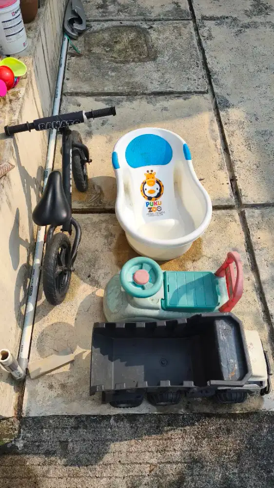 Mainan Anak Bekas, Truk, Balance Bike, Bak Mandi