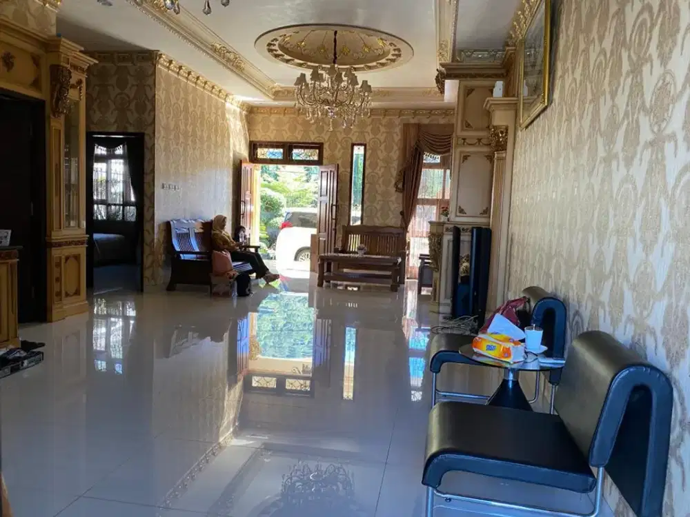 Dijual Villa 2 Lantai Full Furnished Mewah Modern Minimalis Lokasi di Mainroad Lembang Bandung