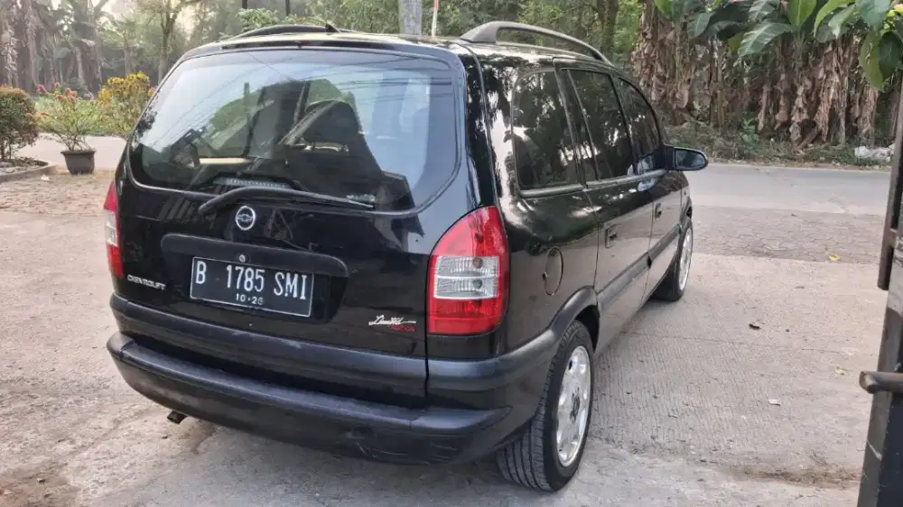 Chevrolet zafira 2003 a/t CD ( 3 baris ) siap gas