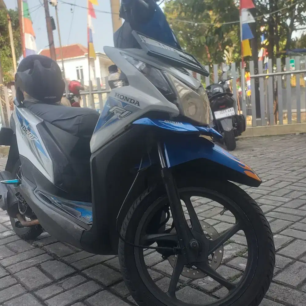 Beat 2015 putih biru