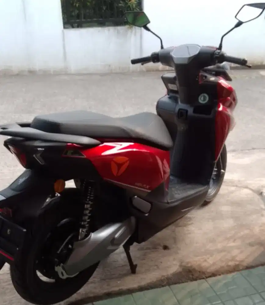 Yadea Velax type E Merah 2026