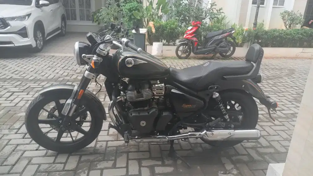 Royal Enfield super meteor 650