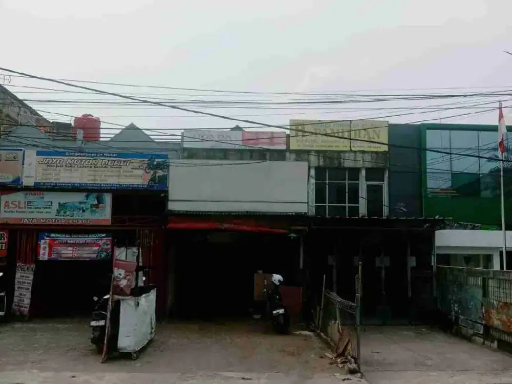 ruko. strategis.    dekat. trans. studio.  lokasi. super. ramai. 24. jam.  cck untuk. segala. usaha.    best. income. kontrak.  125. jt /  th. sdh. ada. pengontrak. 2. th. kontrak.     buc. dijual.  lg.  buc. cpt.