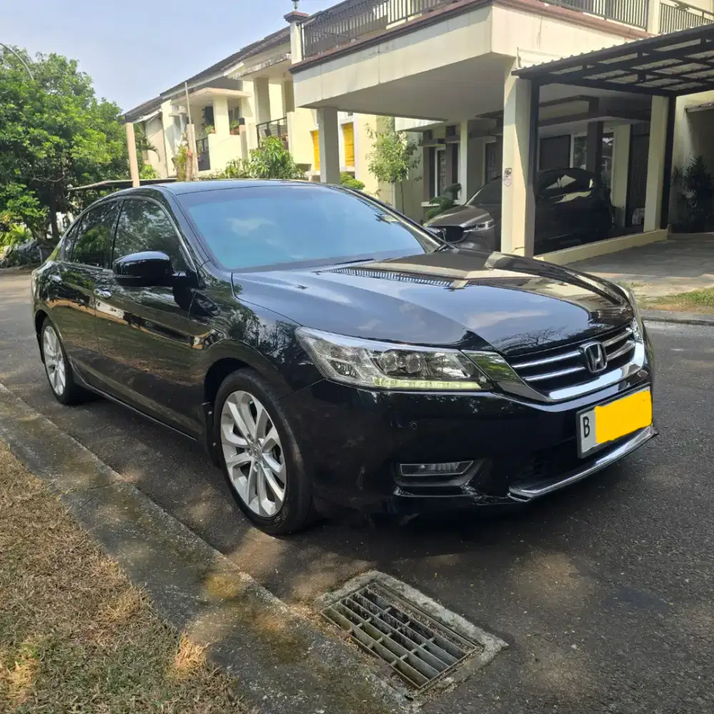 Honda accord vtil th 2013 hitam