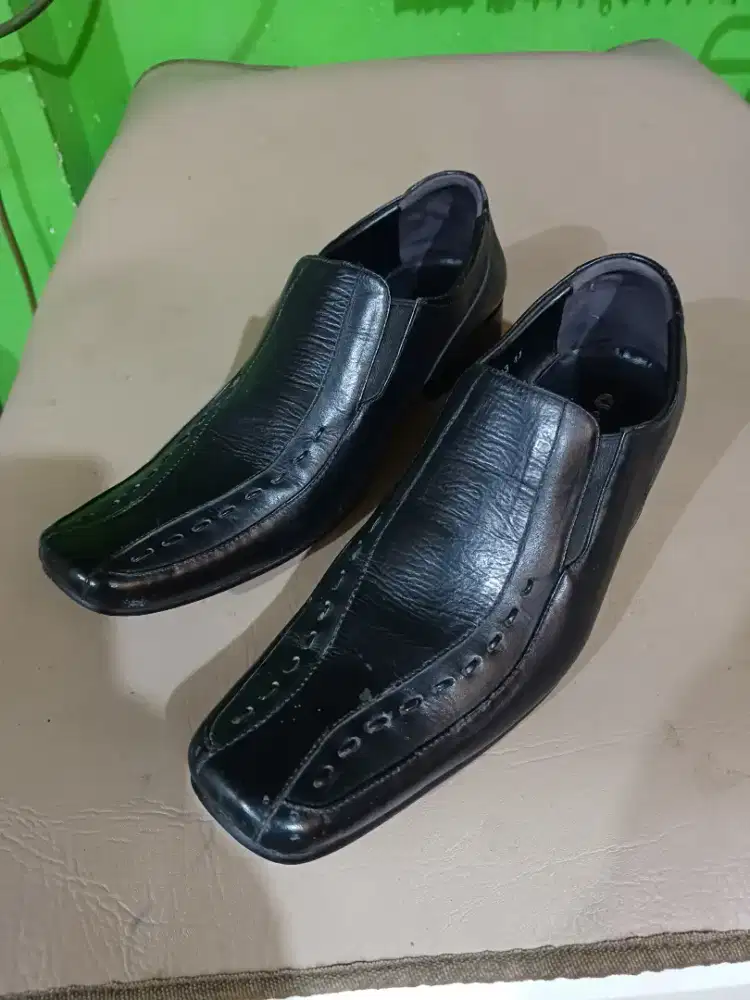 Sepatu kulit size 41
