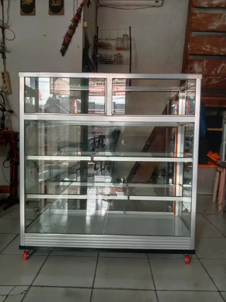 Kaca etalase second