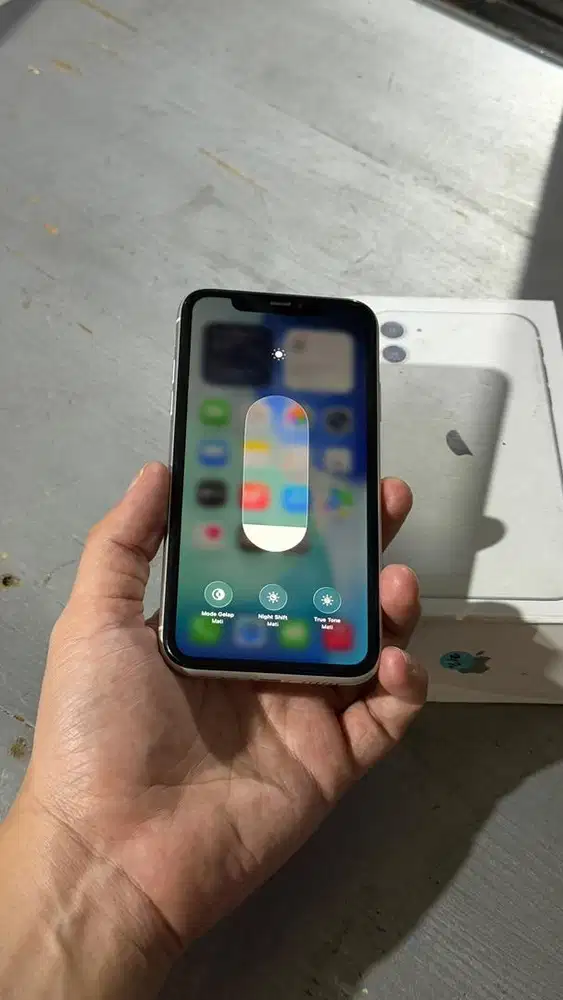 Dijual : Iphone 11 White 128GB Terdaftar Mulus Lengkap