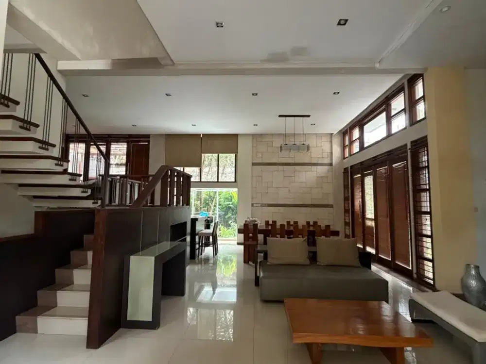 Rumah Nyaman Asri Full Furnished 3 Lantai di Dago Pakar