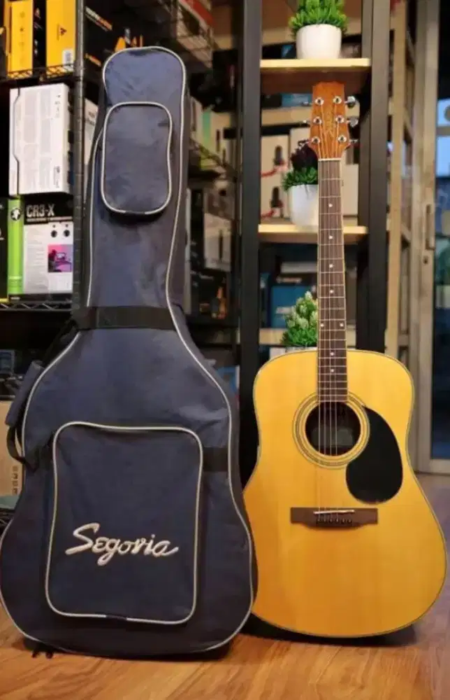 Gitar segovia premium seperti baru tidak pernah di pakai