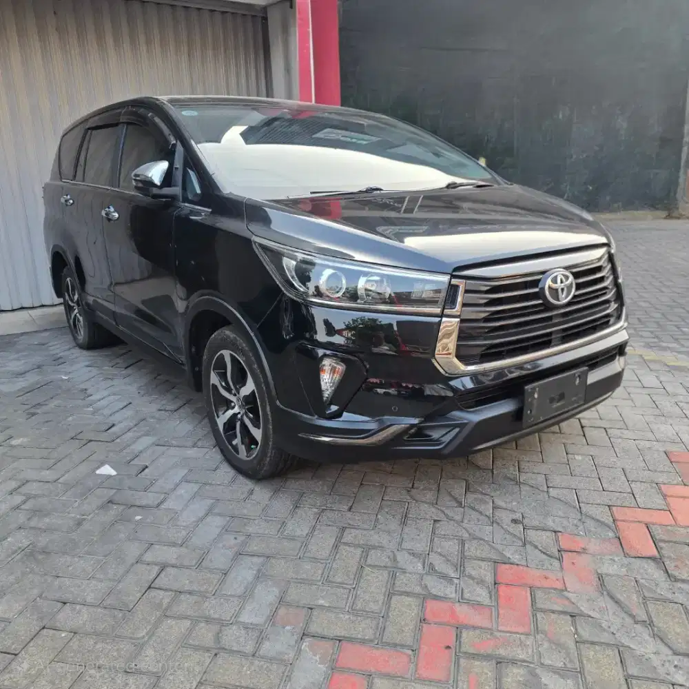 Toyota kijang innova venturer q 2.4 diesel at matic th 2021 hitam