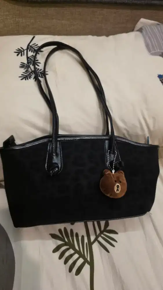 Tas tote hitam cewek