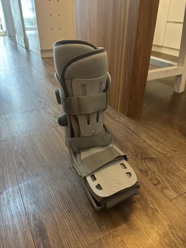 Breg Genesis Full Shell Walker Boots / Ankle Brace