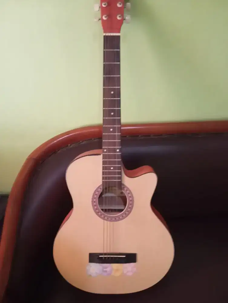 Gitar second hand mulus