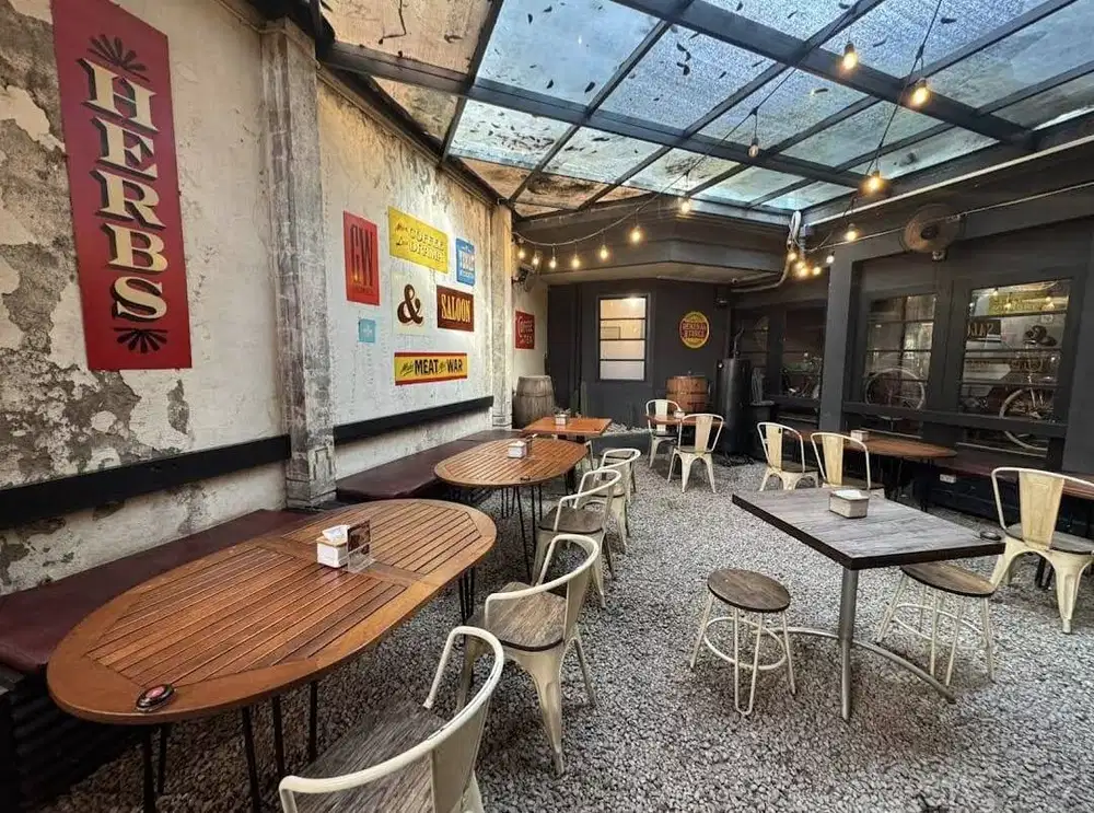 Dijual Rumah Aktif Dipakai Cafe di Sayap Dago Bandung Utara