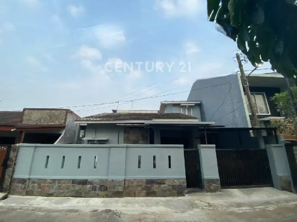 Dijual Rumah Nyaman Dan Asri Lingkungan Aman  Dalam Komplek Di BSD Tangsel