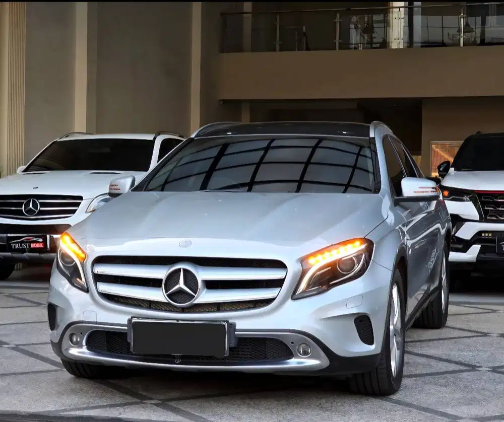 LOW KM!! MERCEDES BENZ GLA 200 URBAN EXCLUSIVE 2014 PMK 2015 / GLA200