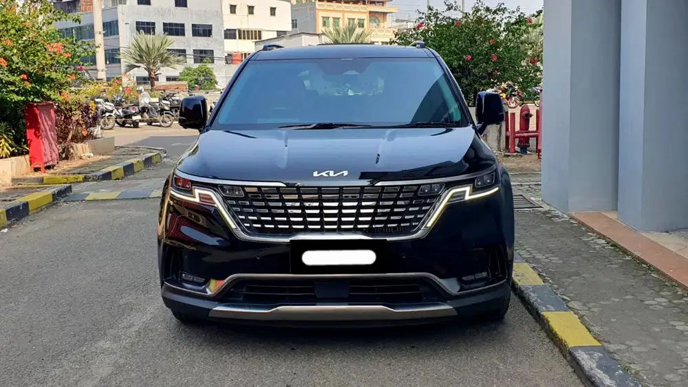 Km 25rb kia grand carnival premiere diesel 11 seater 2023 hitam
