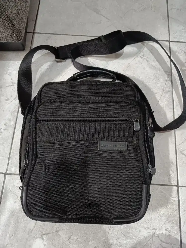Tas Sling Bag Briggs & Riley is like Tumi Bags,
