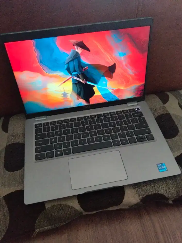 LAPTOP DELL layar sentuh