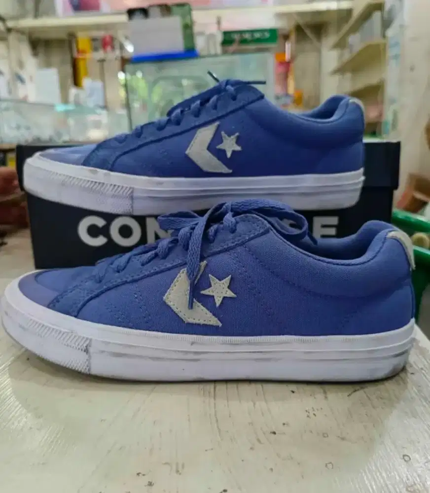 sepatu pria merk converse,bahan dingin,sejuk di pakai,ringan ,tahan