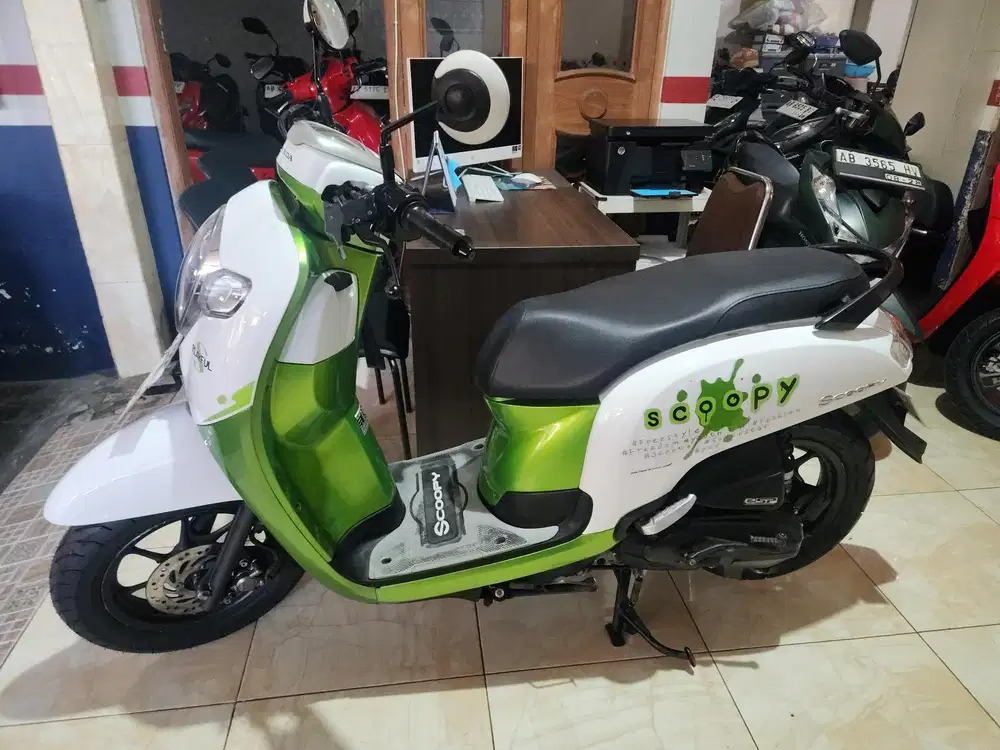 Scoopy putih hijau 2017 gbm