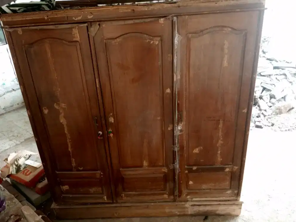 Dijual Cepat Lemari Kayu Bekas 3 Pintu