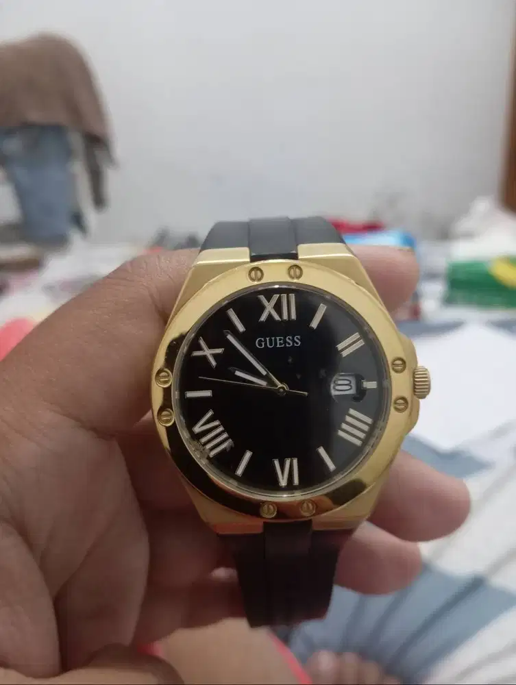 Jam tangan merk guess