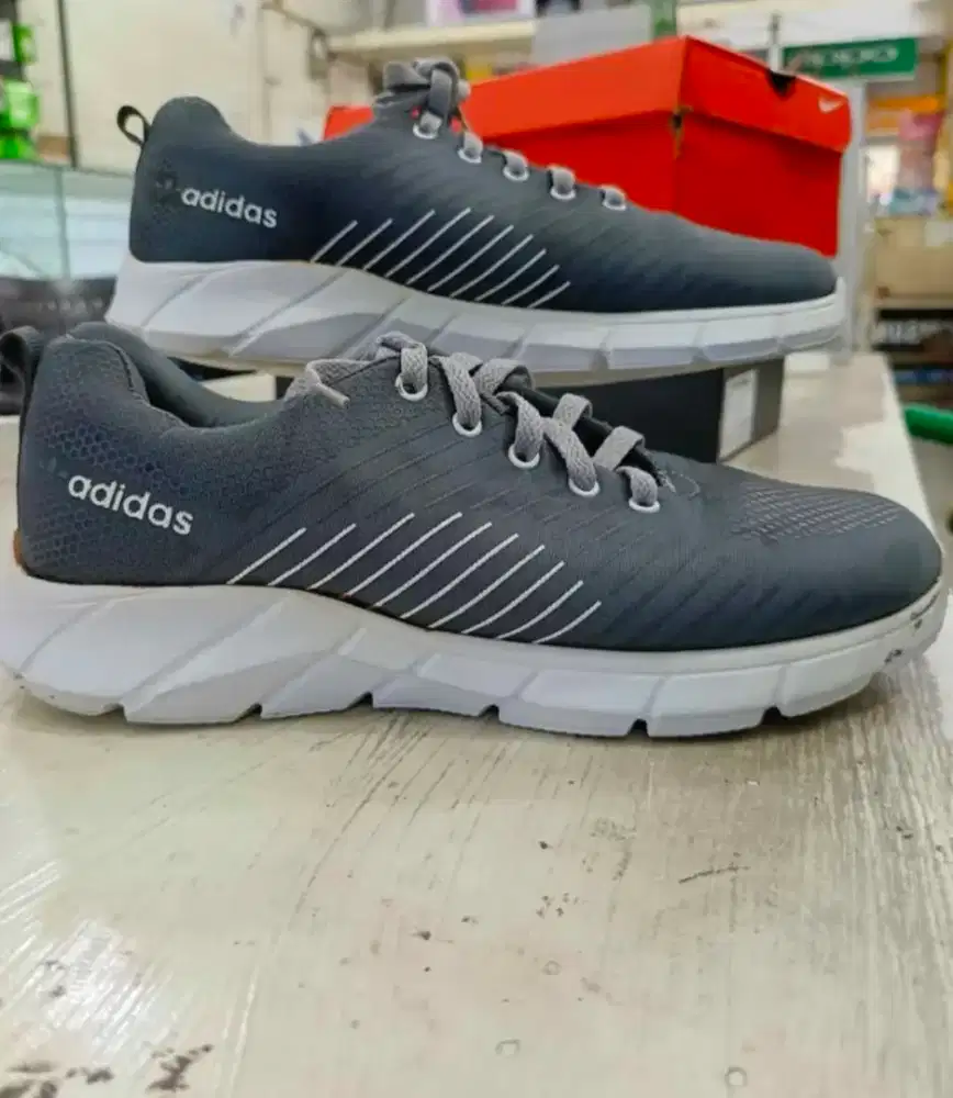 sepatu pria,barang bagus no lecet,bahan lembut,sejuk di pakai,tahan
