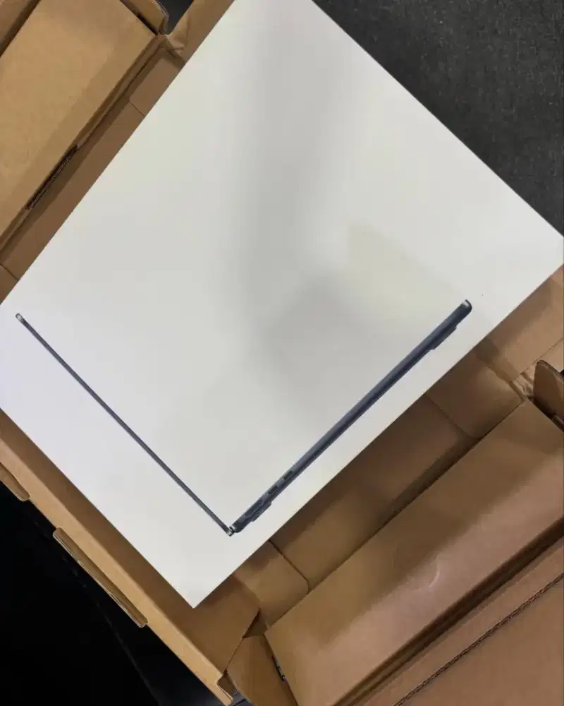 Macbook air 13 inc M5 16/512
