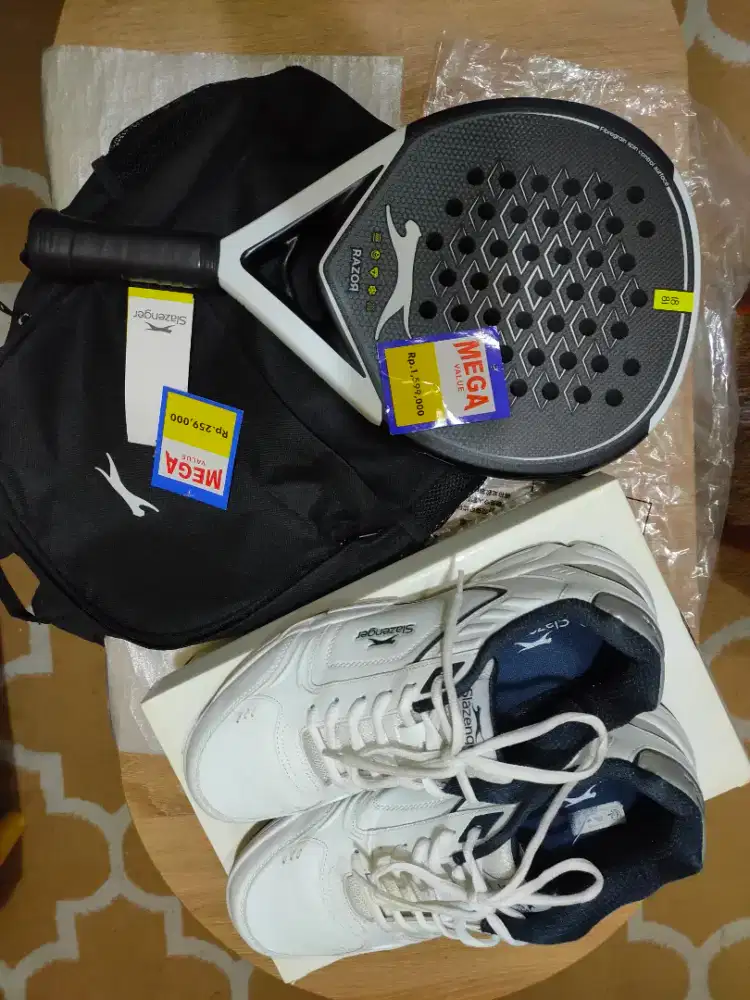 Paket Raket padel sepatu dan tas merk slazenger