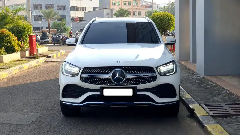 Km 21ribuan mercedes benz mercy glc200 amg line 2021 putih