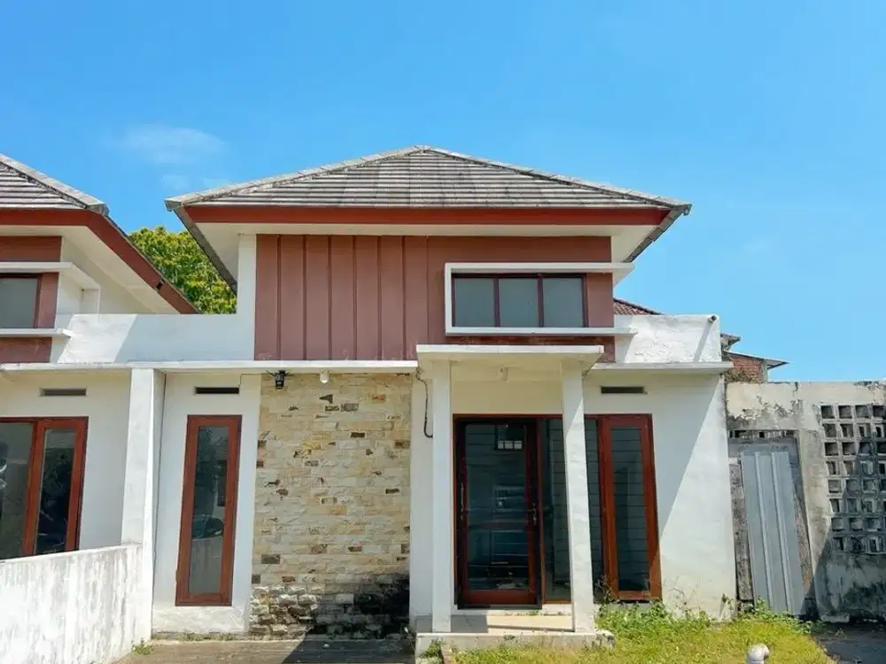 Rumah di kompleks perumahan dekat Rembiga