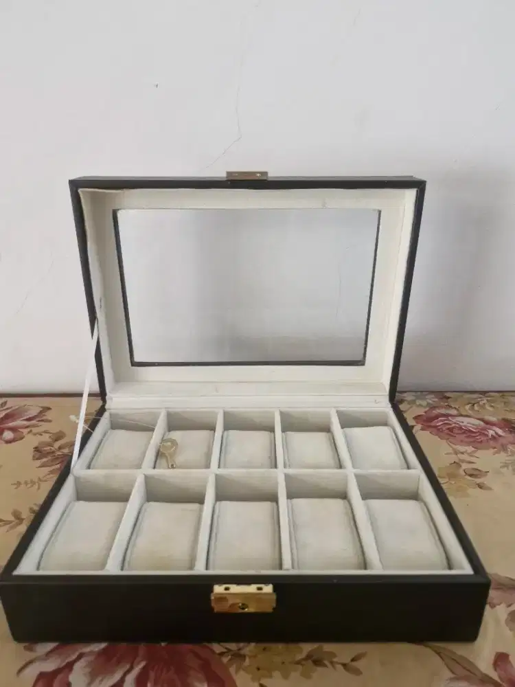 Jam tangan box kulit sintetis