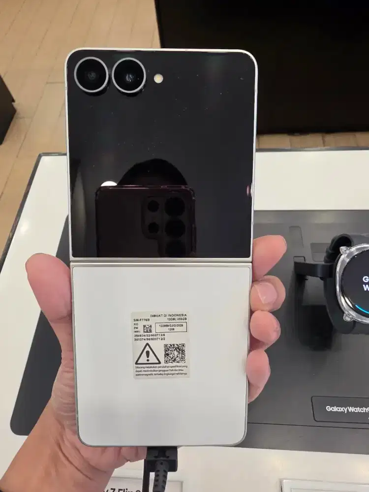 GALAXY ZFLIP8 ram 12/256gb