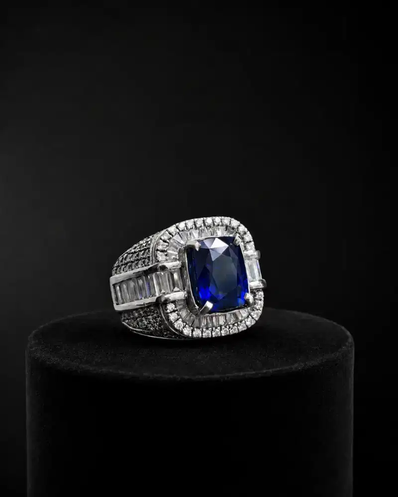 NATURAL VIVID ROYAL BLUE SAPPHIRE SRILANKA