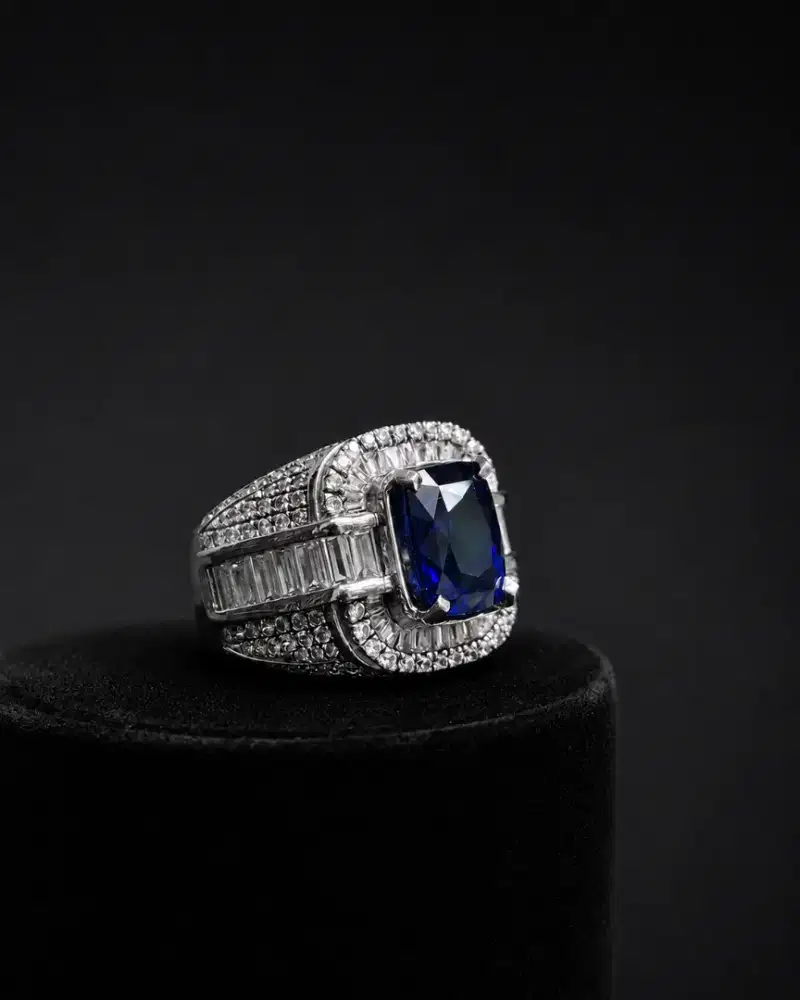 NATURAL VIVID ROYAL BLUE SAPPHIRE SRILANKA