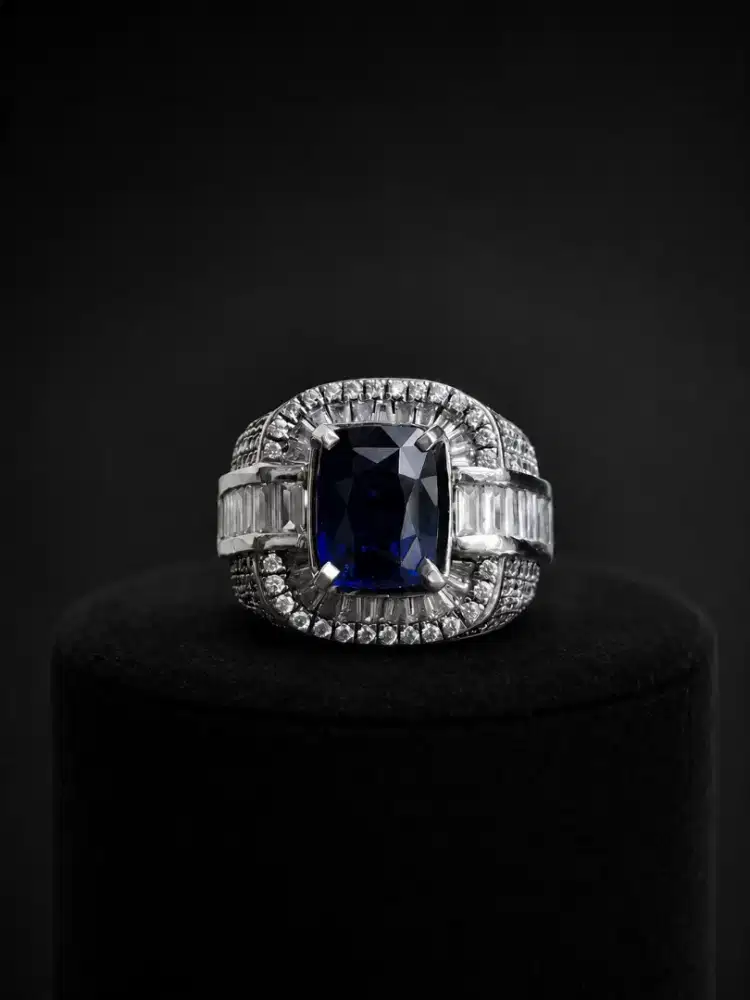 NATURAL VIVID ROYAL BLUE SAPPHIRE SRILANKA