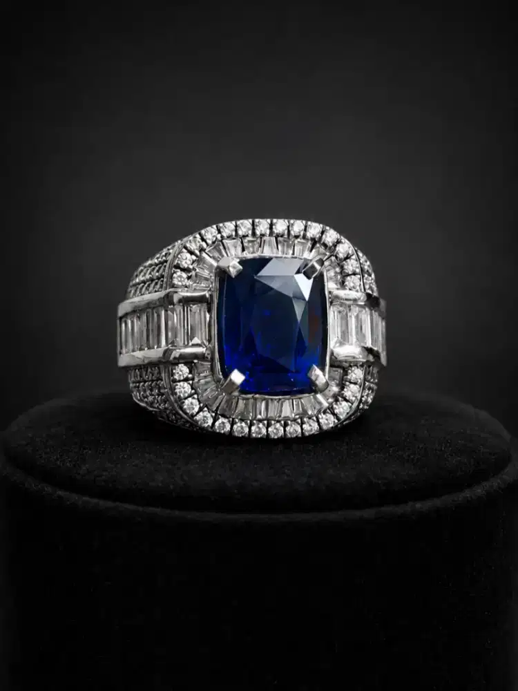 NATURAL VIVID ROYAL BLUE SAPPHIRE SRILANKA