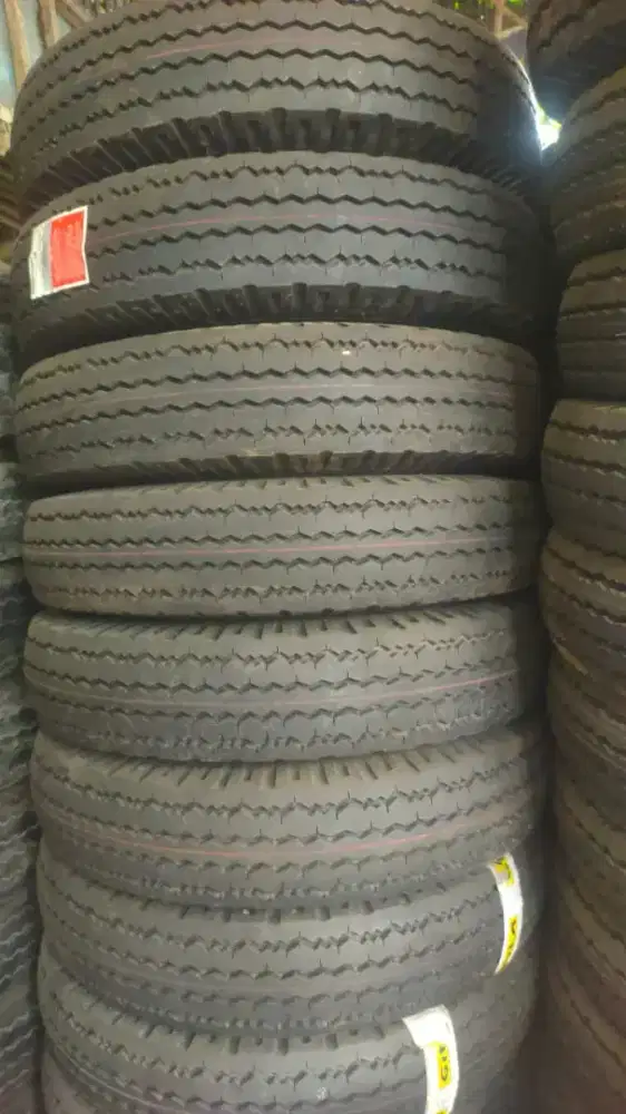 Ban truck ukuran 750-16 merk bs dan gt