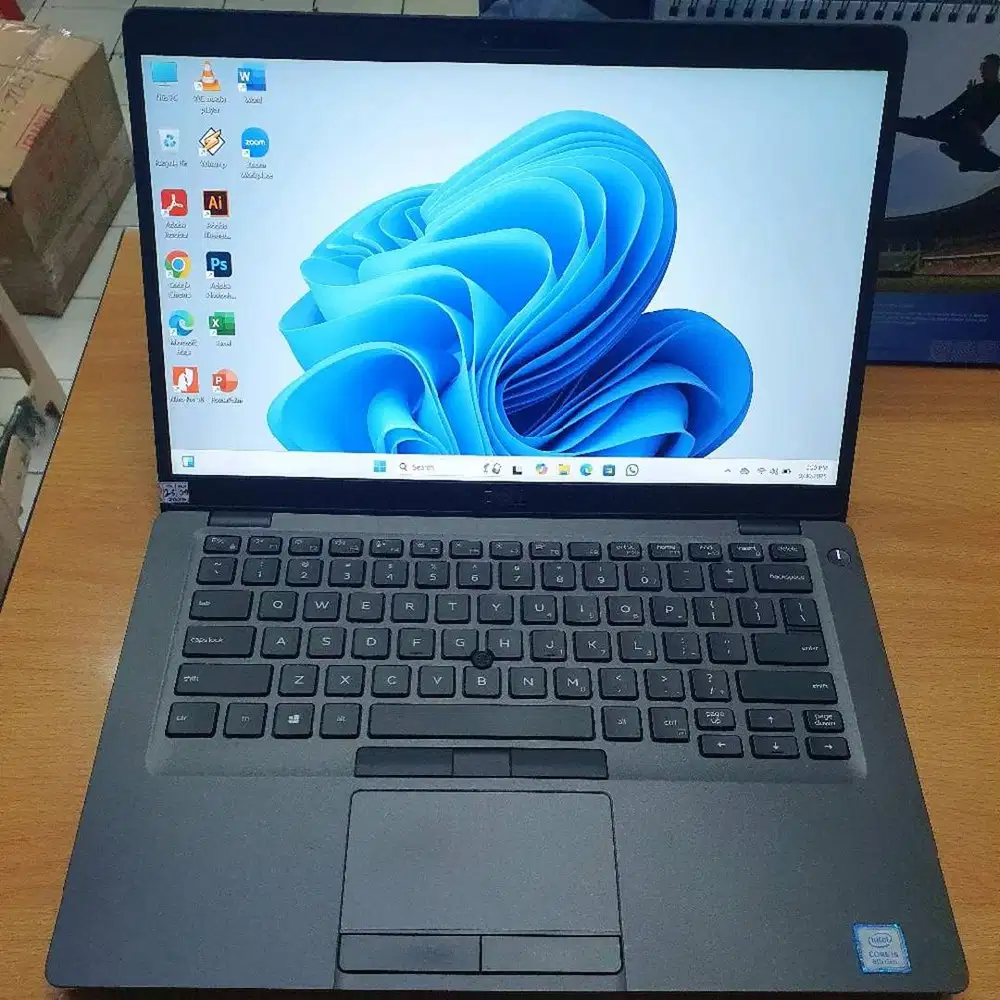 DELL 5400 core i5 gen 8 layar 14in RAM 8GB *MR