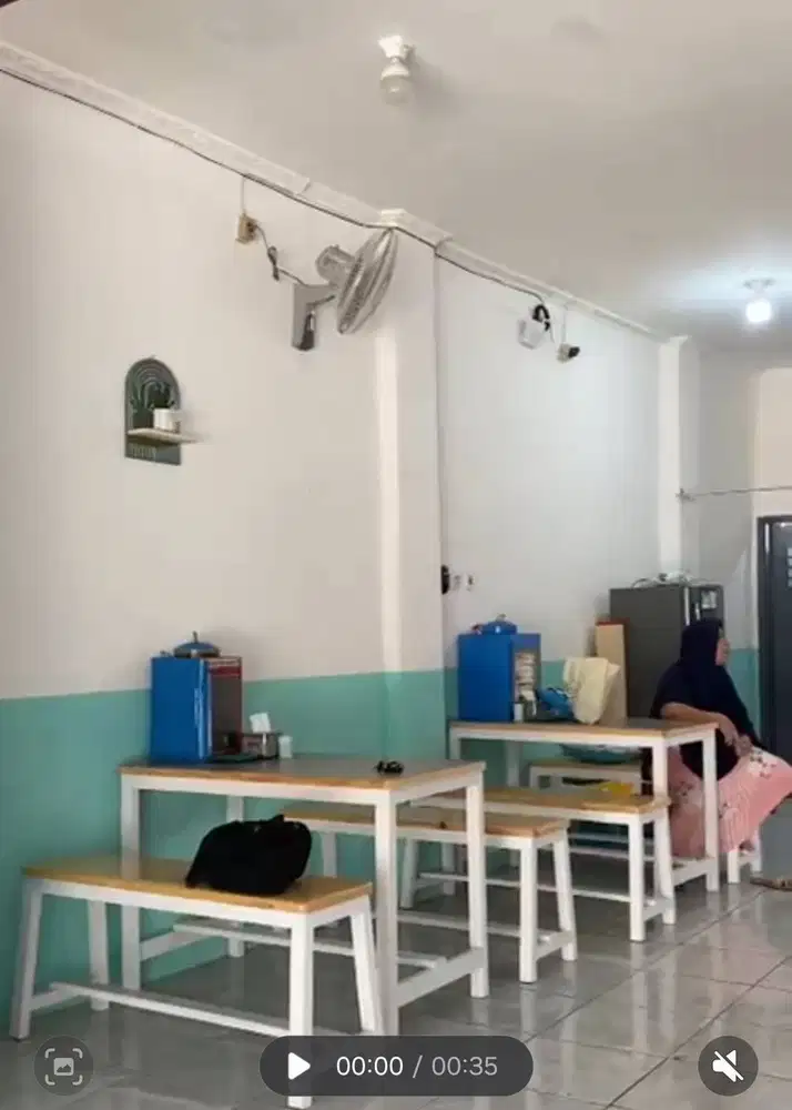 Meja warung makan