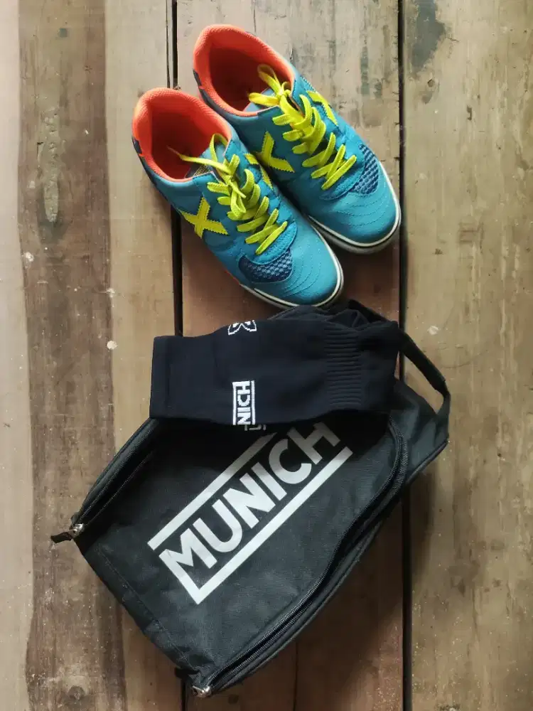 Munich G3 Indoor - Sepatu Futsal + Kaos Kaki Munich + Tas Munich